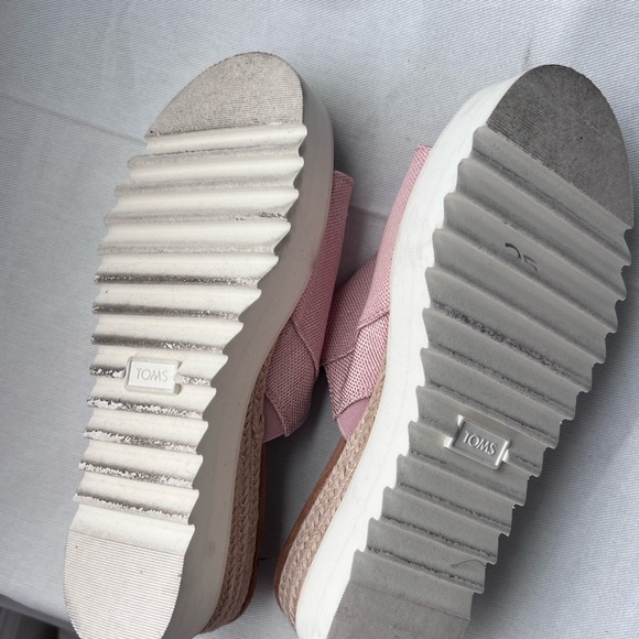 TOMS Women's Mauve Canvas Mules size 9 like new - Picture 4 of 5